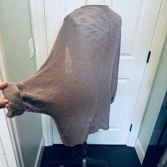 The Essential Travel Open Front knit knotted Cardigan - Picture 9 of 11